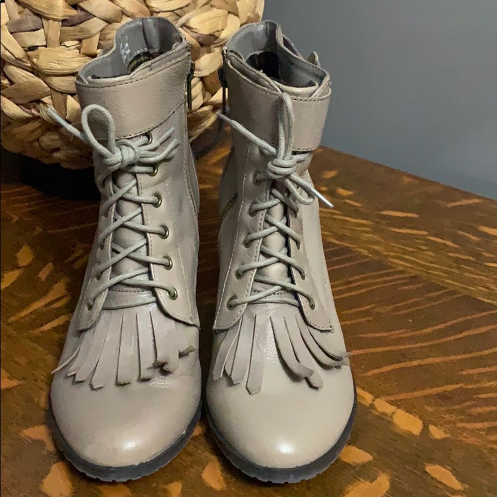 Bella Vita tan leather ankle boots.
